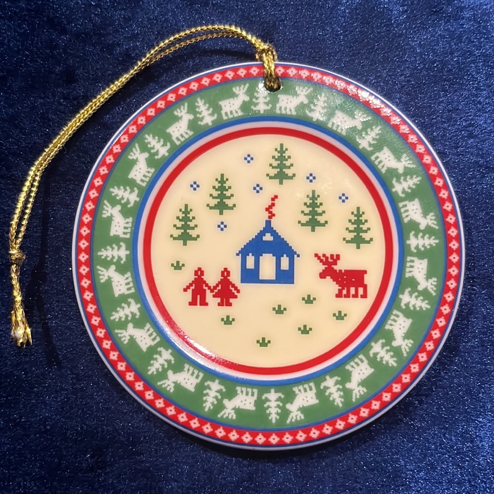 Wedgwood Nordica Christmas Ornament 1st Edition Home for the Holidays